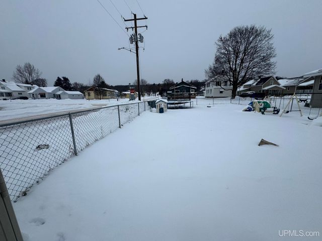 509 S Tamarack Street, Iron Mountain, MI 49801
