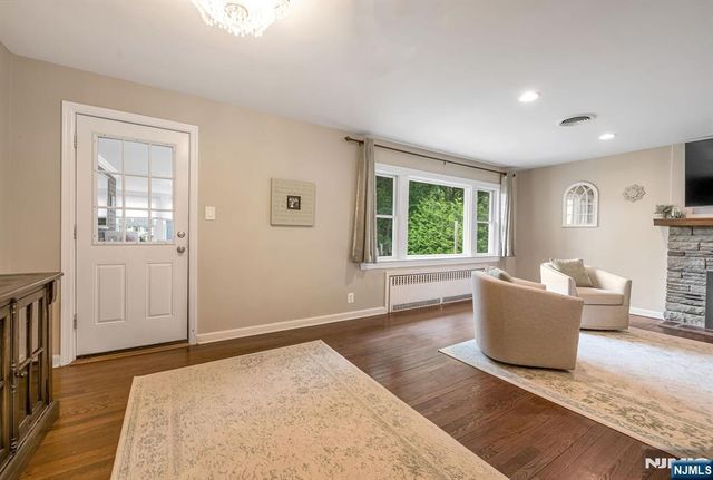 15 Kingwood Drive, Little Falls, NJ 07424