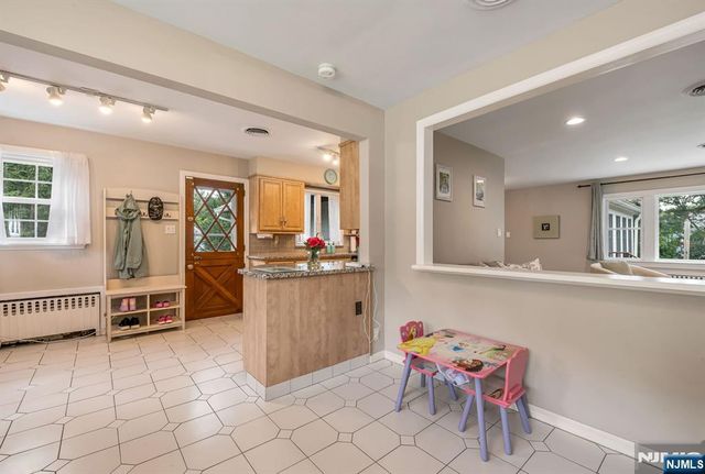 15 Kingwood Drive, Little Falls, NJ 07424