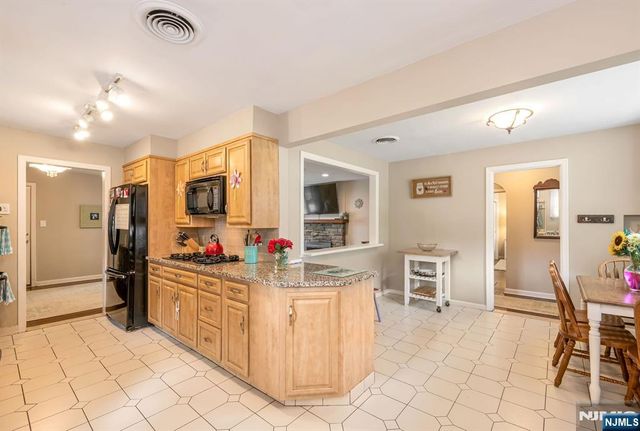 15 Kingwood Drive, Little Falls, NJ 07424