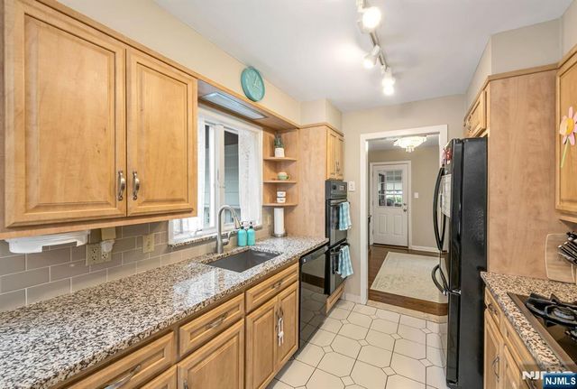 15 Kingwood Drive, Little Falls, NJ 07424