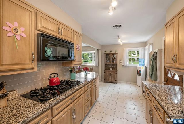 15 Kingwood Drive, Little Falls, NJ 07424