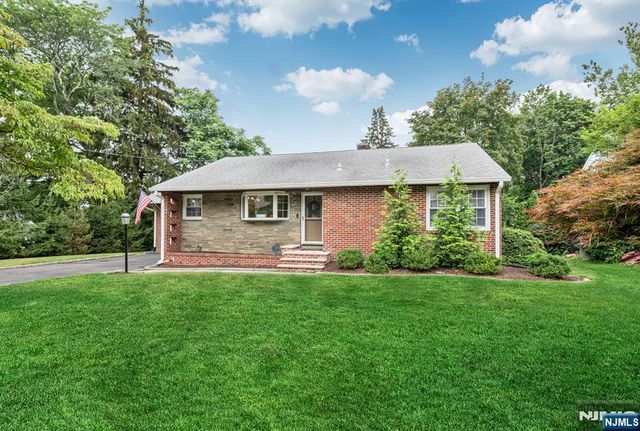 15 Kingwood Drive, Little Falls, NJ 07424