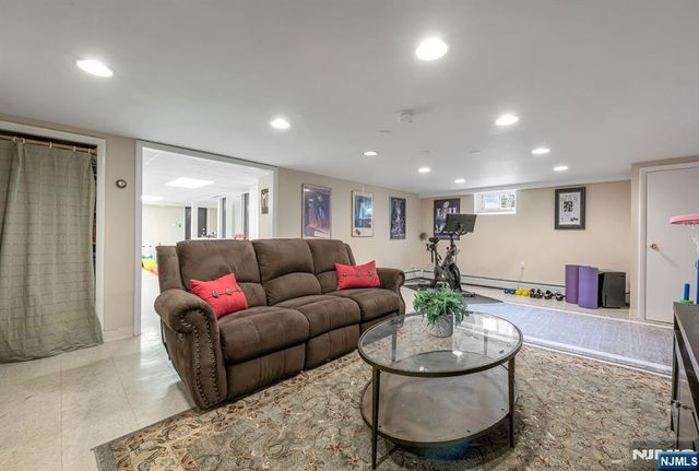 15 Kingwood Drive, Little Falls, NJ 07424