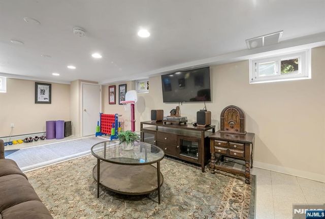 15 Kingwood Drive, Little Falls, NJ 07424
