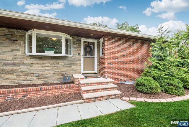 15 Kingwood Drive, Little Falls, NJ 07424
