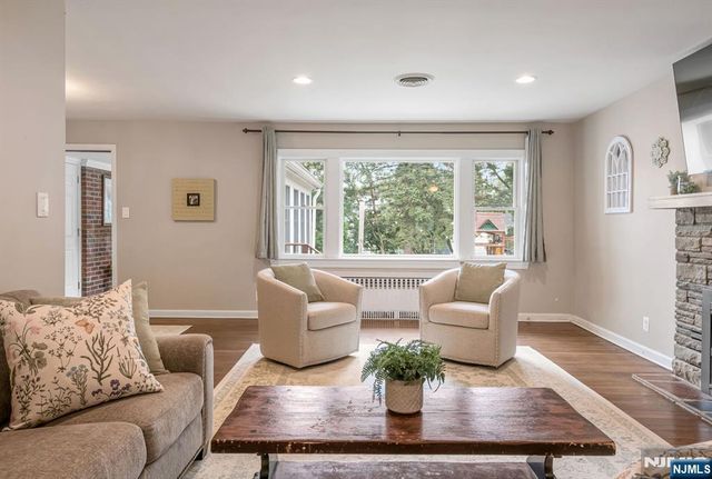 15 Kingwood Drive, Little Falls, NJ 07424