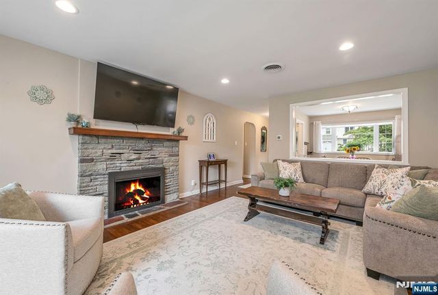 15 Kingwood Drive, Little Falls, NJ 07424