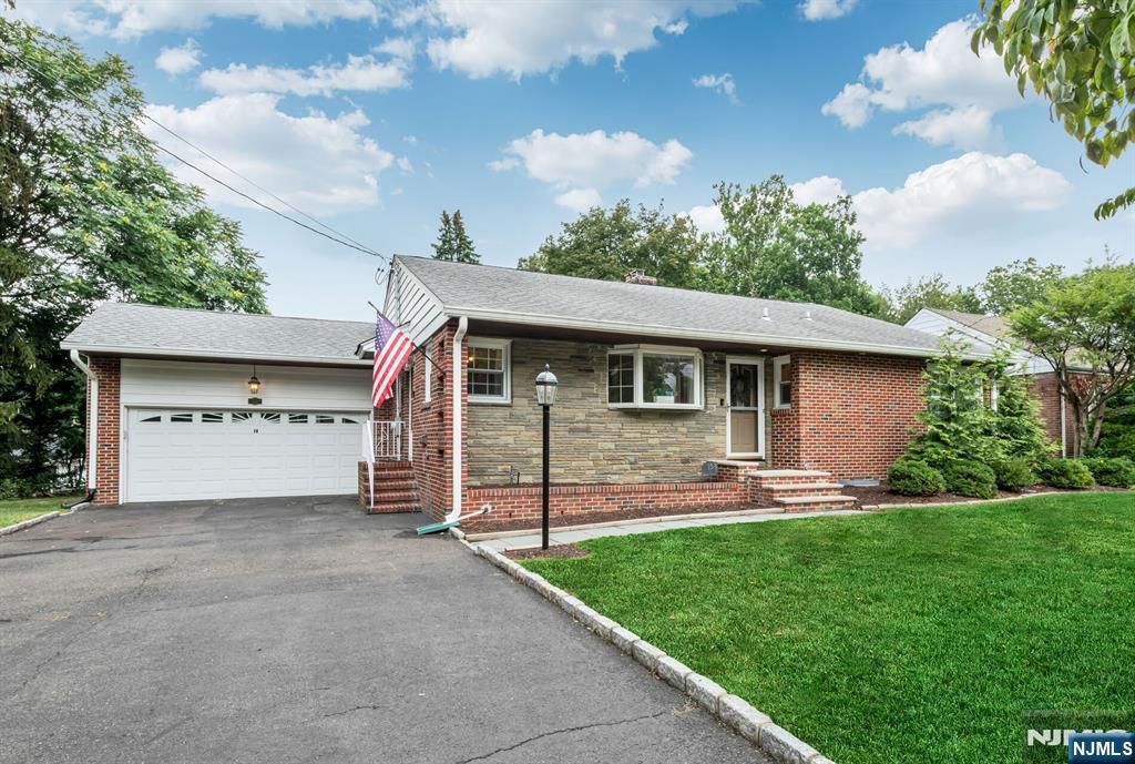 15 Kingwood Drive, Little Falls, NJ 07424