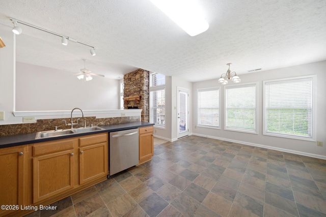 8933 Eli Dr, Louisville, KY 40291