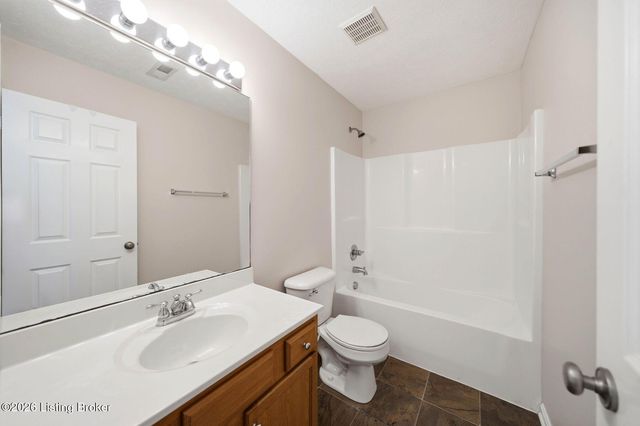 8933 Eli Dr, Louisville, KY 40291
