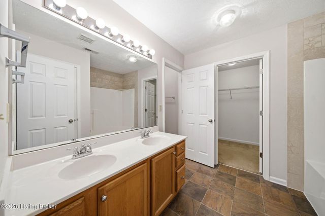 8933 Eli Dr, Louisville, KY 40291