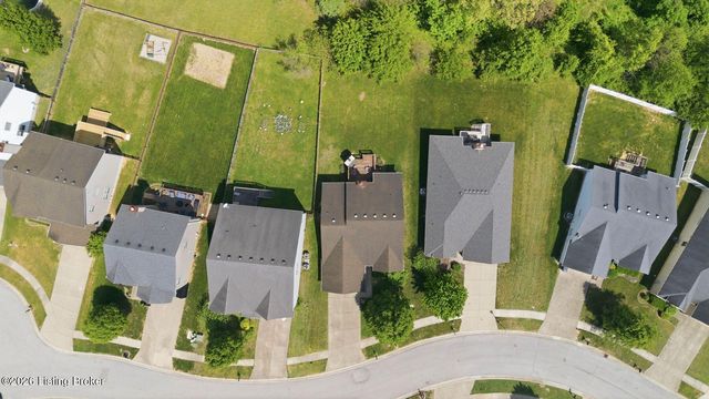 8933 Eli Dr, Louisville, KY 40291