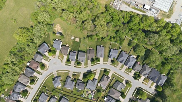 8933 Eli Dr, Louisville, KY 40291
