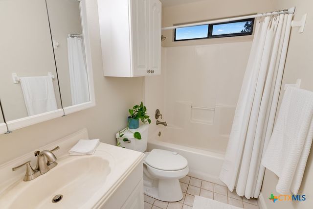 445 Scenic Hills Drive, Canyon Lake, TX 78133