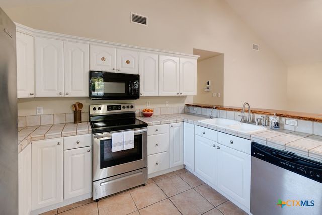 445 Scenic Hills Drive, Canyon Lake, TX 78133