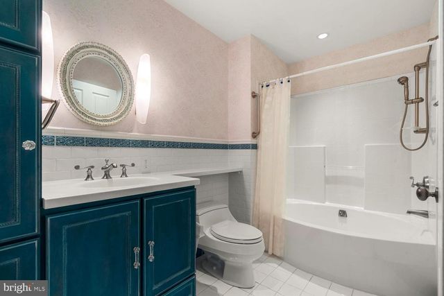 3174 MANOR RD, Huntingdon Valley, PA 19006