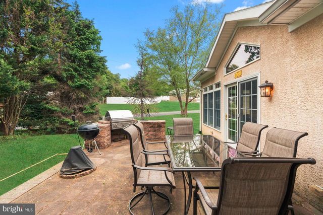 3174 MANOR RD, Huntingdon Valley, PA 19006