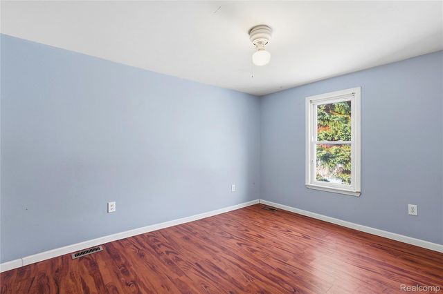 5315 Edgewood Street, Dearborn Heights, MI 48125