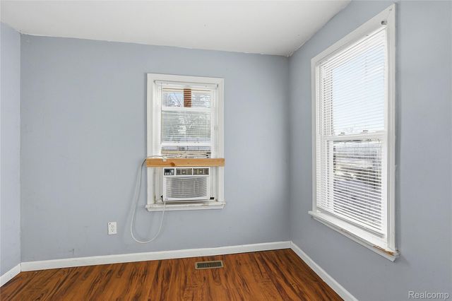 5315 Edgewood Street, Dearborn Heights, MI 48125