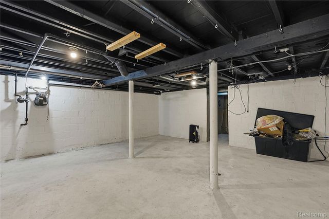 5315 Edgewood Street, Dearborn Heights, MI 48125