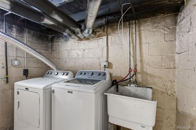 5315 Edgewood Street, Dearborn Heights, MI 48125