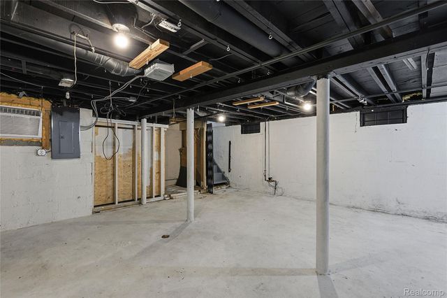 5315 Edgewood Street, Dearborn Heights, MI 48125