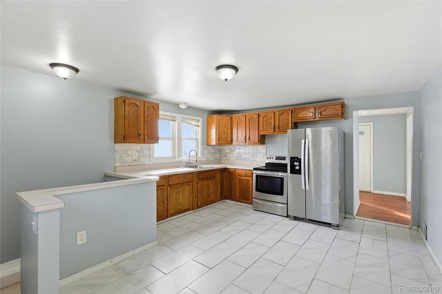 5315 Edgewood Street, Dearborn Heights, MI 48125