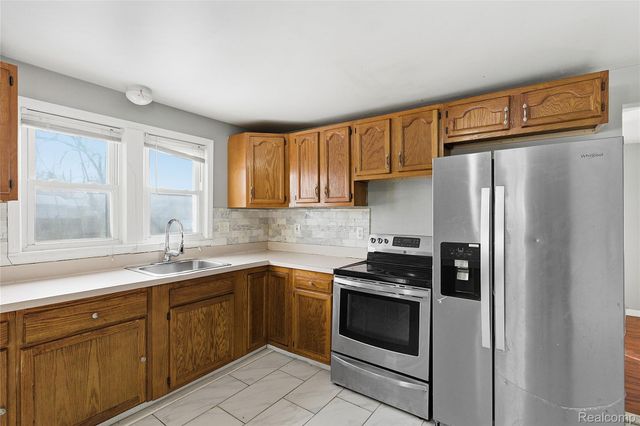 5315 Edgewood Street, Dearborn Heights, MI 48125