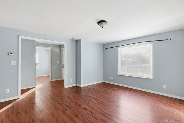 5315 Edgewood Street, Dearborn Heights, MI 48125