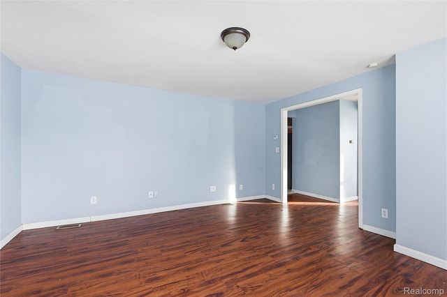 5315 Edgewood Street, Dearborn Heights, MI 48125