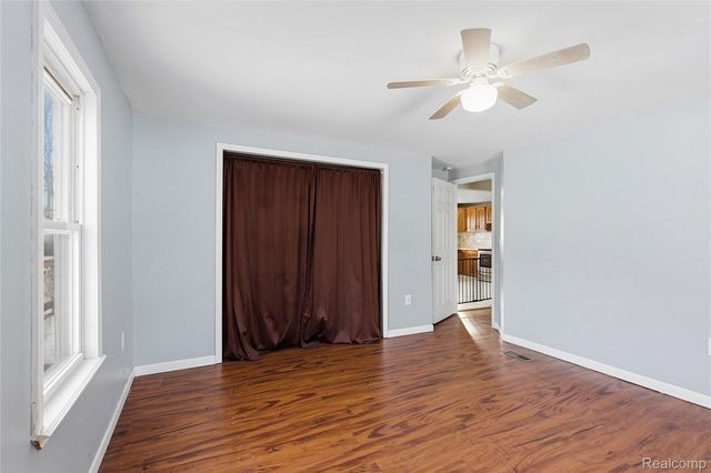 5315 Edgewood Street, Dearborn Heights, MI 48125