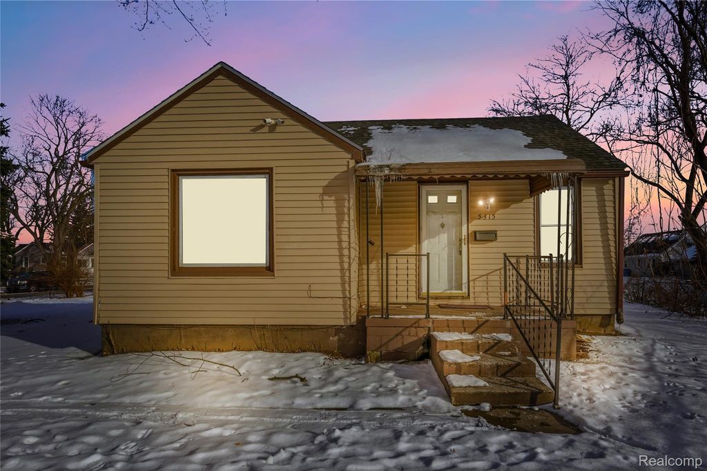 5315 Edgewood Street, Dearborn Heights, MI 48125