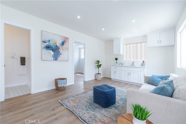 232 W 40th Place, Los Angeles, CA 90037