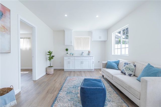 232 W 40th Place, Los Angeles, CA 90037