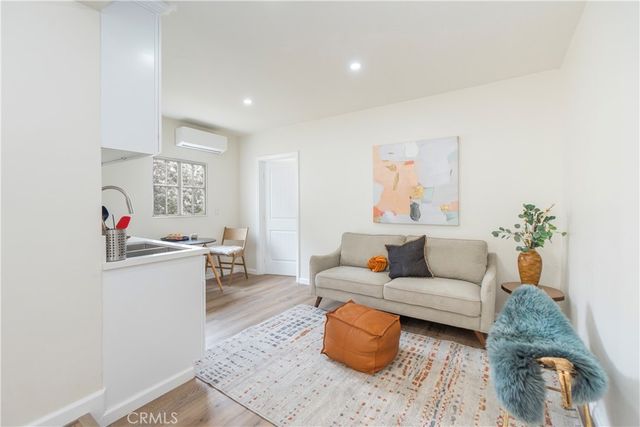 232 W 40th Place, Los Angeles, CA 90037