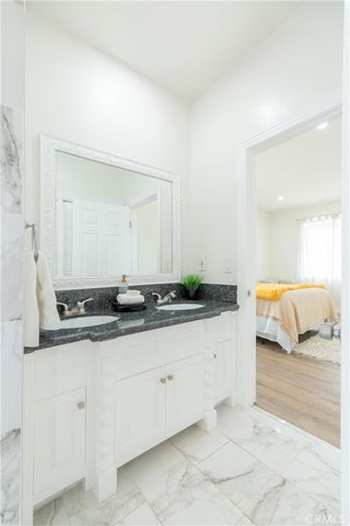 232 W 40th Place, Los Angeles, CA 90037