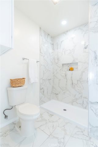 232 W 40th Place, Los Angeles, CA 90037