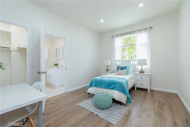 232 W 40th Place, Los Angeles, CA 90037