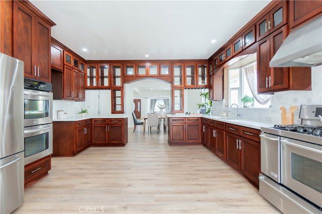 232 W 40th Place, Los Angeles, CA 90037