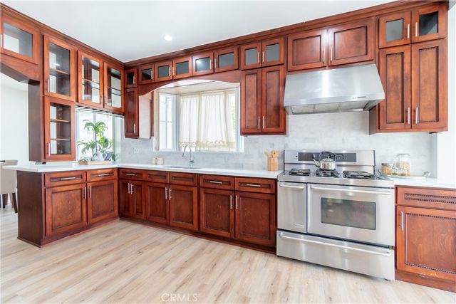 232 W 40th Place, Los Angeles, CA 90037