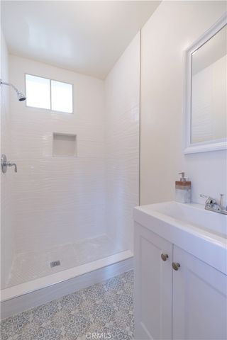 232 W 40th Place, Los Angeles, CA 90037