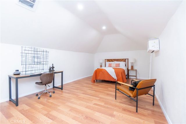 232 W 40th Place, Los Angeles, CA 90037