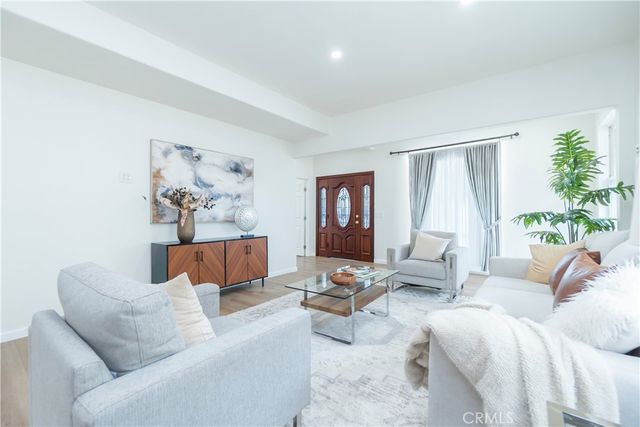 232 W 40th Place, Los Angeles, CA 90037