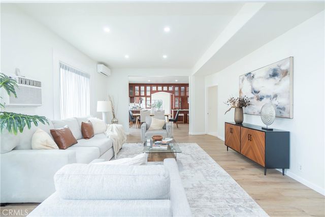 232 W 40th Place, Los Angeles, CA 90037