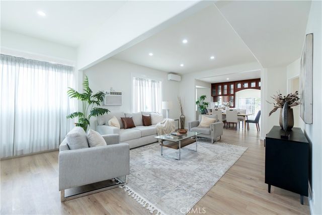 232 W 40th Place, Los Angeles, CA 90037