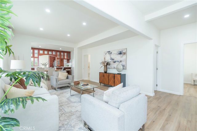 232 W 40th Place, Los Angeles, CA 90037