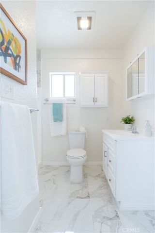 232 W 40th Place, Los Angeles, CA 90037