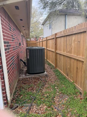 16611 Parliament Dr, South Houston, TX 77083