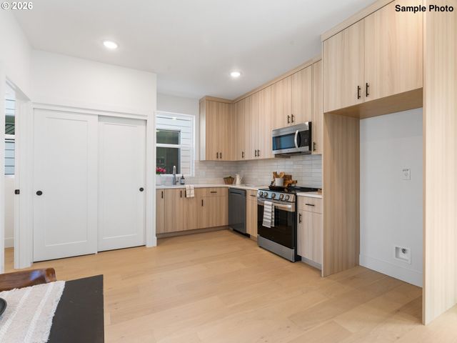 4358 Ne Going St, Portland, OR 97218